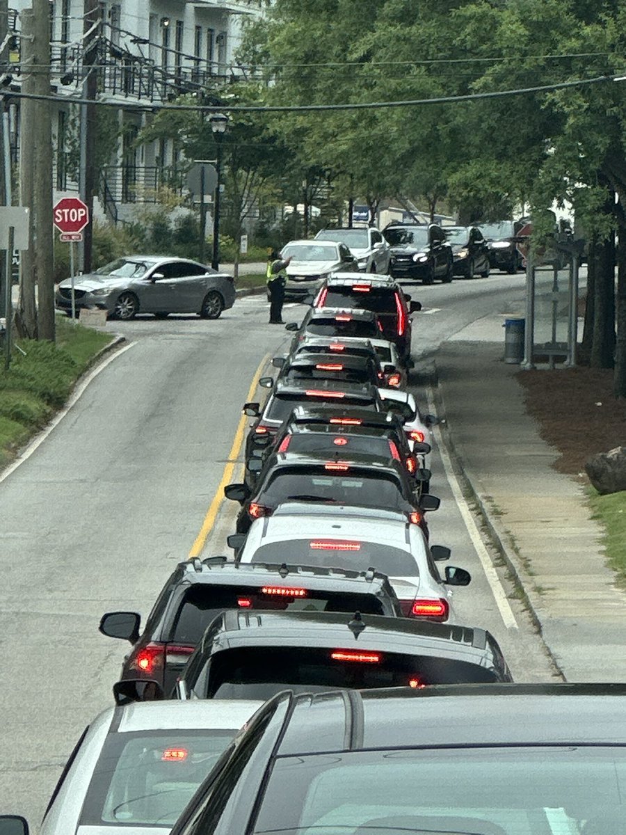 _iamderekirvine's tweet photo. I have a new found respect for those on the parking lot ministry at church!! Especially those who are at larger churches! S/O to those who have the system down strategically in place to make it as smooth as possible! https://t.co/kCVTrYPS5a