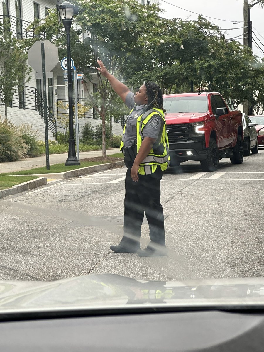 _iamderekirvine's tweet photo. I have a new found respect for those on the parking lot ministry at church!! Especially those who are at larger churches! S/O to those who have the system down strategically in place to make it as smooth as possible! https://t.co/kCVTrYPS5a