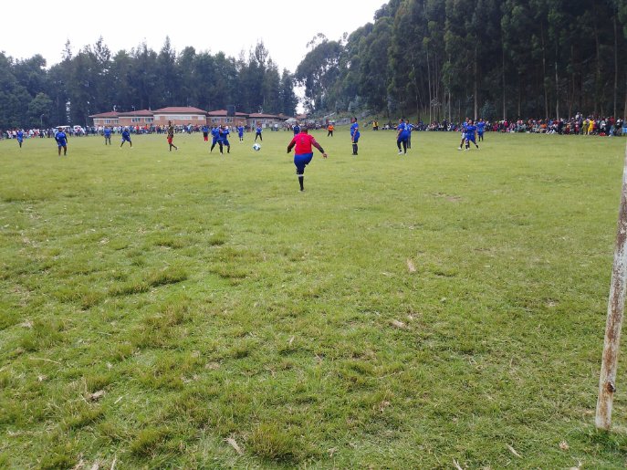 Kuri uyu wa 10/8/2025, ku kibuga cy'umupira cya Mutobo mu murenge wa Gataraga,hari kubera imikino ya gicuti ihuje Abayobozi ku rwego rw'Akarere n'abakozi b'imirenge ya Busogo na Gataraga. Umukino w'abagabo uri kuba wabanjirijwe n'uw'abagore aho ikipe y'Akarere yatsinzwe ibitego 2