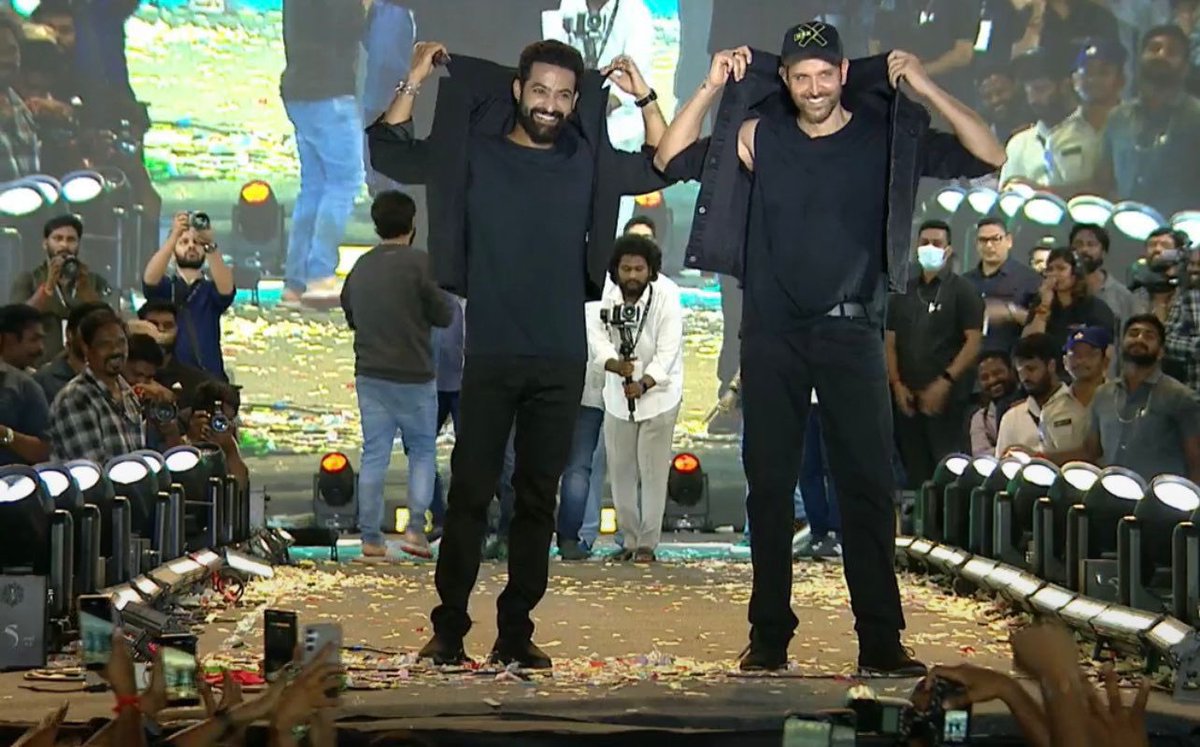 NTRFanTrends's tweet photo. Duniya Salaam Antundhi ❤️‍🔥

@tarak9999 @iHrithik 

#War2PreReleaseEvent #War2 @yrf https://t.co/xN2rSWRwPL