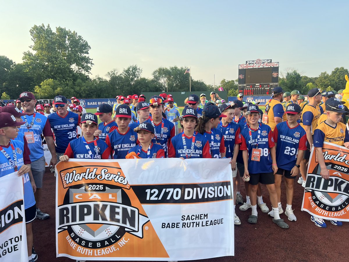 MarkStack21's tweet photo. Hey @stoolpresidente …where are your grid coordinates!? We’re out here at the ballparks of America in Branson, MO! Winchester MA needs a big win tomorrow morning at 0900hrs…We need some motivation! As you can see, we don’t have the size but we’re grinding out wins! https://t.co/ufmPHZ2Ak1