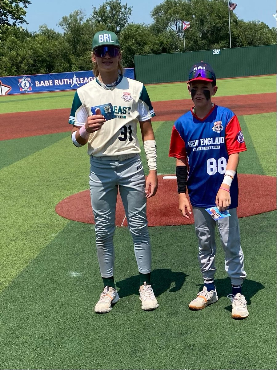 MarkStack21's tweet photo. Hey @stoolpresidente …where are your grid coordinates!? We’re out here at the ballparks of America in Branson, MO! Winchester MA needs a big win tomorrow morning at 0900hrs…We need some motivation! As you can see, we don’t have the size but we’re grinding out wins! https://t.co/ufmPHZ2Ak1