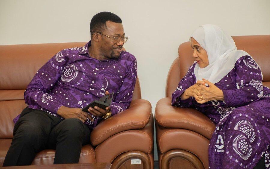 kaliyango's tweet photo. “Tunao uhakika wa ushindi wa Urais wa Jamhuri ya Muungano wa Tanzania” FatumaFereji.

Mamlaka yanayotokana na wizi wa kura hayatoki kwa Mungu isipokuwa kwa Ibilisi.

Oktoba #Lindakura 
#MuhuniHasusiwi
@ActWazalendo https://t.co/PSRozj7wdj