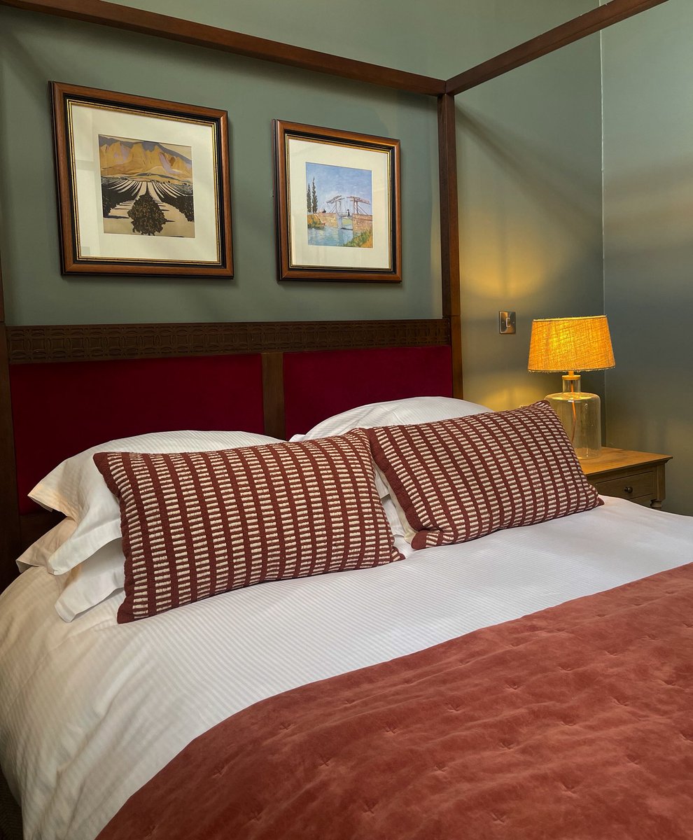 LambHindon's tweet image. Have you got that Sunday feeling? 💤 ☀️ 

Get something booked in the calendar to look forward to! Head to our website to see all of our rooms and or call us direct to get something booked in 📲 

#youngspubs #pubwithrooms #wiltshire #countryside #sundayfeels