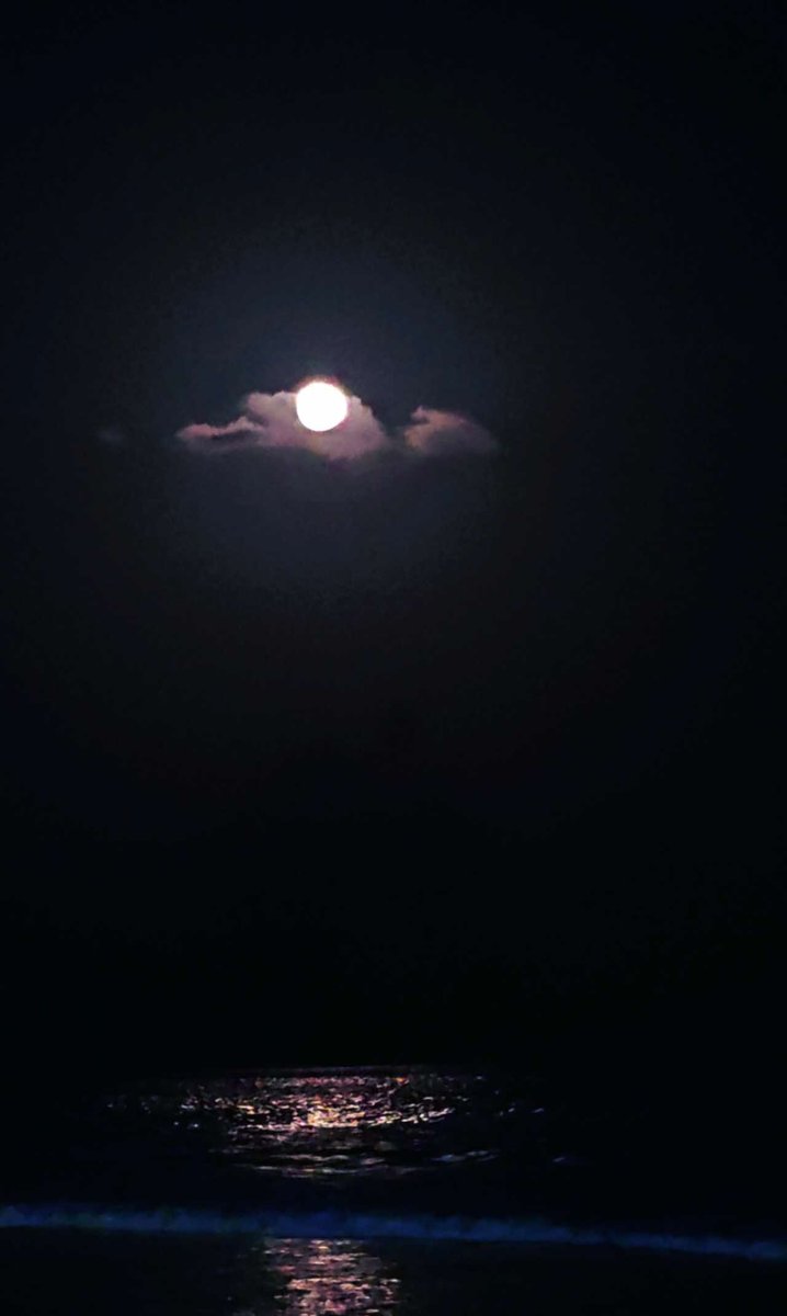 The Chinese often use the full moon to express their longing for loved ones. 
As a poem says, "The full moon emerges over the ocean, while separated souls share this moment under the same sky." “海上生明月，天涯共此时”
May tonight's full moon also bring some solace to people who
