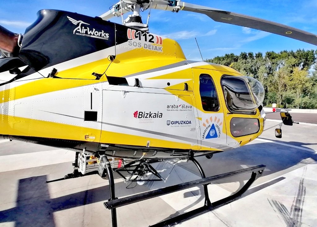 gorka581's tweet photo. Tras solicitud de @112_na Navarra a las 16:15h ha despegado de su Base en el Parque alavés de @BomberosAraba de Nanclares de la Oca-Langraiz el helicóptero de extinción "LK1" para colaborar en los trabajos de extinción de #IFCarcastillo #IFNavarra y relevar a otros medios https://t.co/E3Nr69lKUz