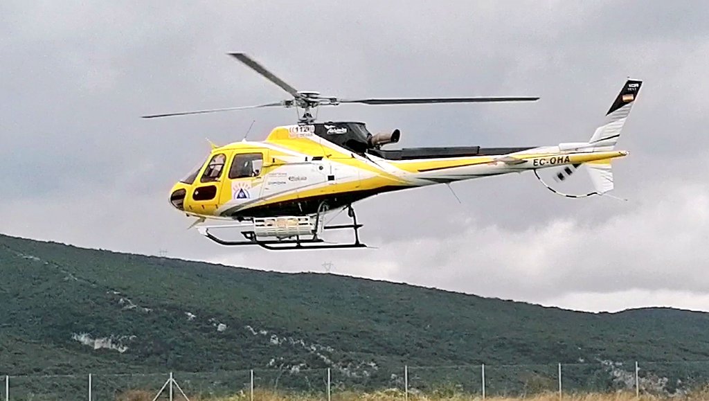 gorka581's tweet photo. Tras solicitud de @112_na Navarra a las 16:15h ha despegado de su Base en el Parque alavés de @BomberosAraba de Nanclares de la Oca-Langraiz el helicóptero de extinción "LK1" para colaborar en los trabajos de extinción de #IFCarcastillo #IFNavarra y relevar a otros medios https://t.co/E3Nr69lKUz
