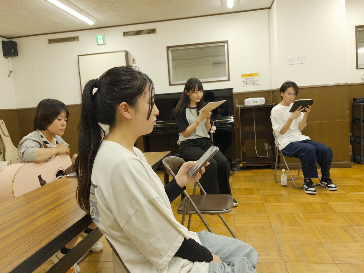 #嗤う月
読み合わせからのスタート。

課題の多い今回の役ですが絶対に乗越えてみせるぞ!!!!
若手メンバーのみの今作緊張やプレッシャーも大きいけど丁寧に稽古していきます

福島ななか特典の漫画を読みまたしたがとても面白かったです
絵かけるのいいなー。

🎫予約はツリーに🎄