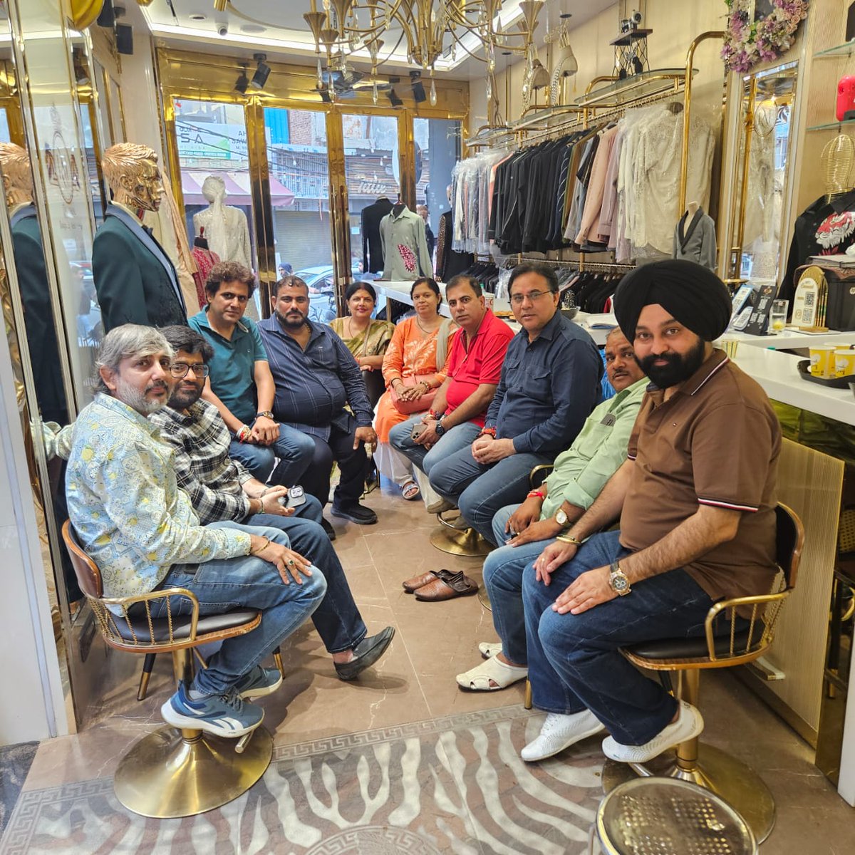 Adhikar Munch (@adhikarmanch2) on Twitter photo #अधिकारमंच_मिलन
गांधी नगर में अधिकारी मंच के संस्थापक सतेन्द्र त्रिपाठी जी व अधिकार मंच परिवार के अन्य पदाधिकारियों के साथ विचार विमर्श हुआ। अधिकार मंच के आगामी विषयों औऱ दायित्वों के प्रति सभी की राय ली गई।
<a href="/satender_tri/">SATENDER TRIPATHI</a> #अधिकारमंच_मिलन
गांधी नगर में अधिकारी मंच के संस्थापक सतेन्द्र त्रिपाठी जी व अधिकार मंच परिवार के अन्य पदाधिकारियों के साथ विचार विमर्श हुआ। अधिकार मंच के आगामी विषयों औऱ दायित्वों के प्रति सभी की राय ली गई।
<a href="/satender_tri/">SATENDER TRIPATHI</a>