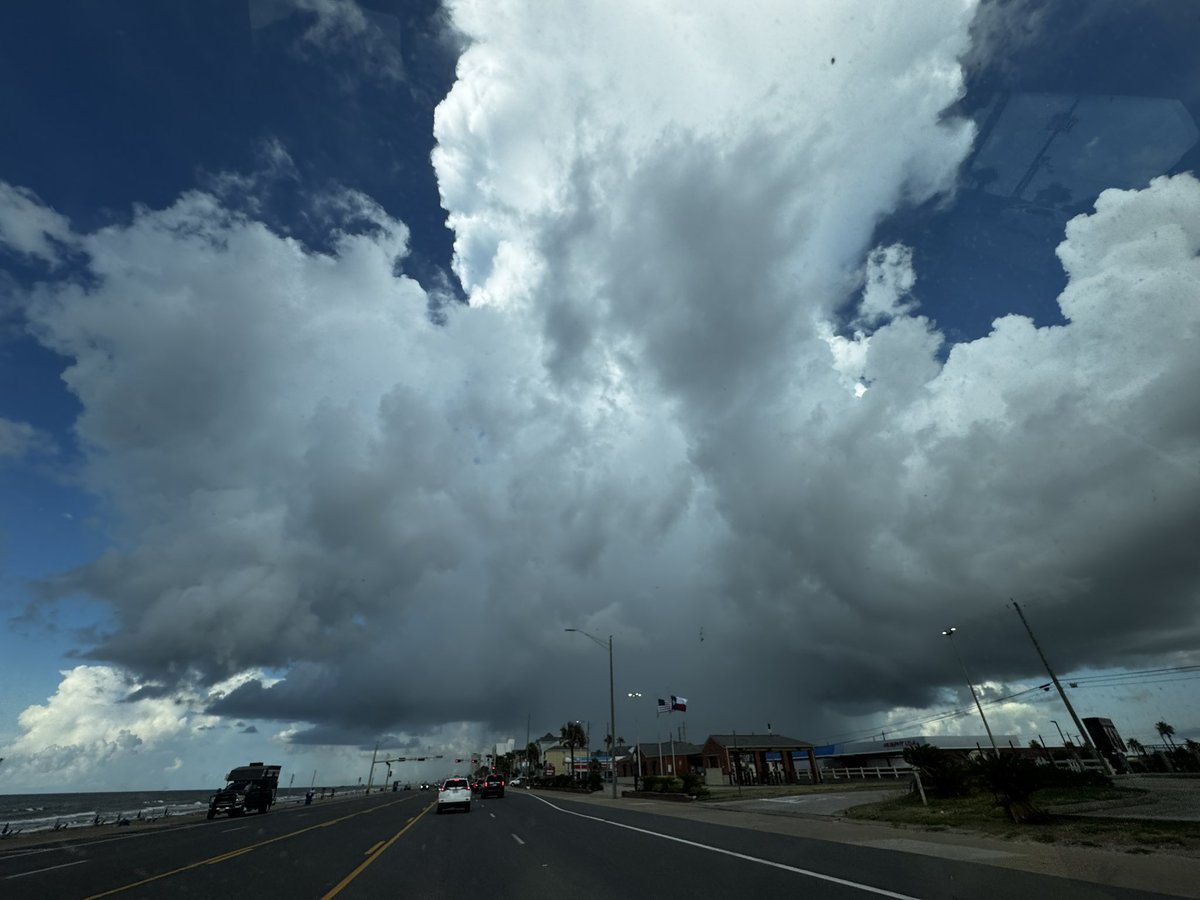 davis_wx's tweet image. Spotted more storms this morning . Galveston, TX #txwd