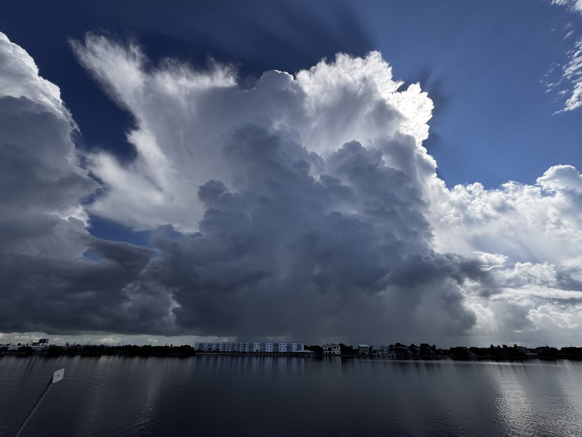 davis_wx's tweet image. Spotted more storms this morning . Galveston, TX #txwd
