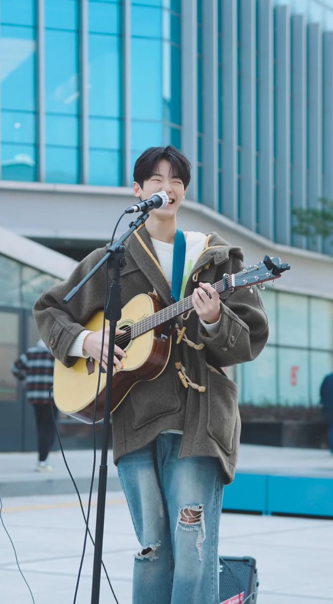 userkgw's tweet photo. Y'ALL, let's support Woojin as much as we can. I hope that as time goes by, he won't feel so burdened. I know that Woojin is a positive person and he will definitely be able to accept his journey so far. Believe that Woojin is a hard worker and good things will always accompany. https://t.co/559GVqxzLr