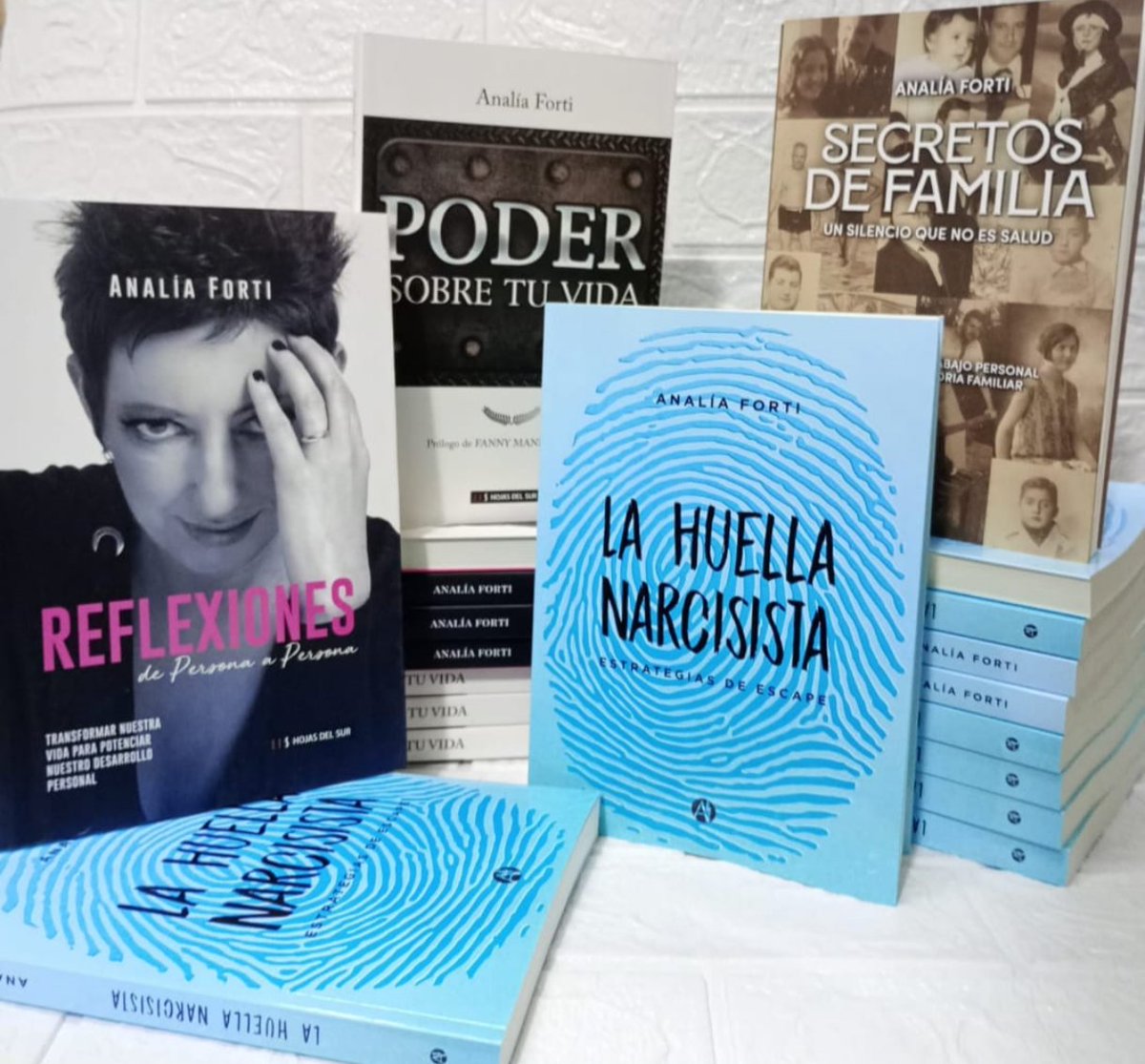 AnaliaForti's tweet photo. Magister Lic. Analía Forti 
@penguinlibros 
La Huella Narcisista 
@CuspideLibrosOK https://t.co/tOEMa0LOcY