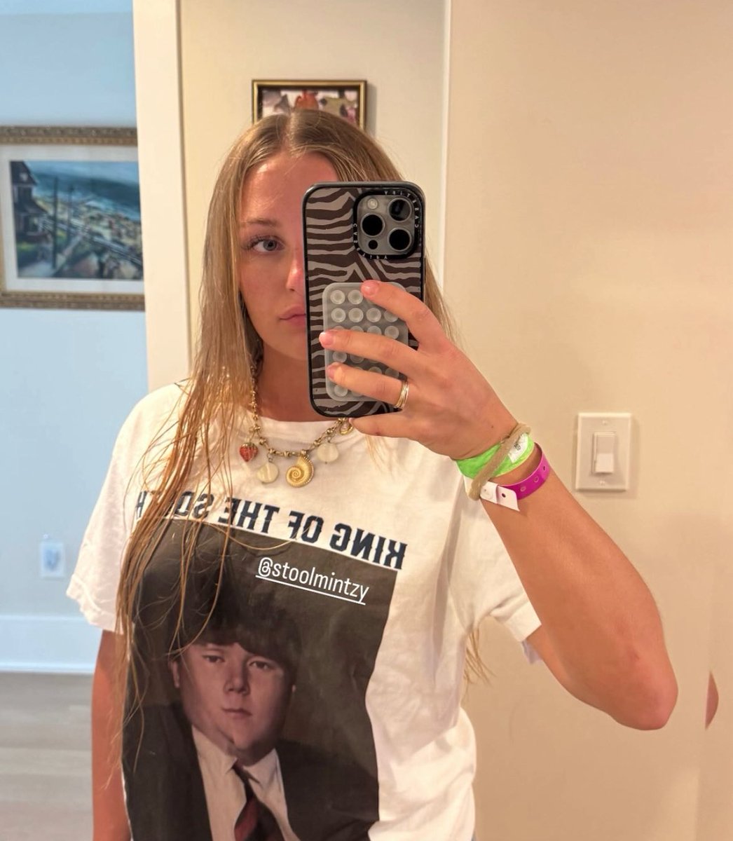 Nobody has ever rocked the King of South shirt better than <a href="/ella_grif/">ella grif</a> <a href="/stoolbeachhouse/">Barstool Beach House</a>