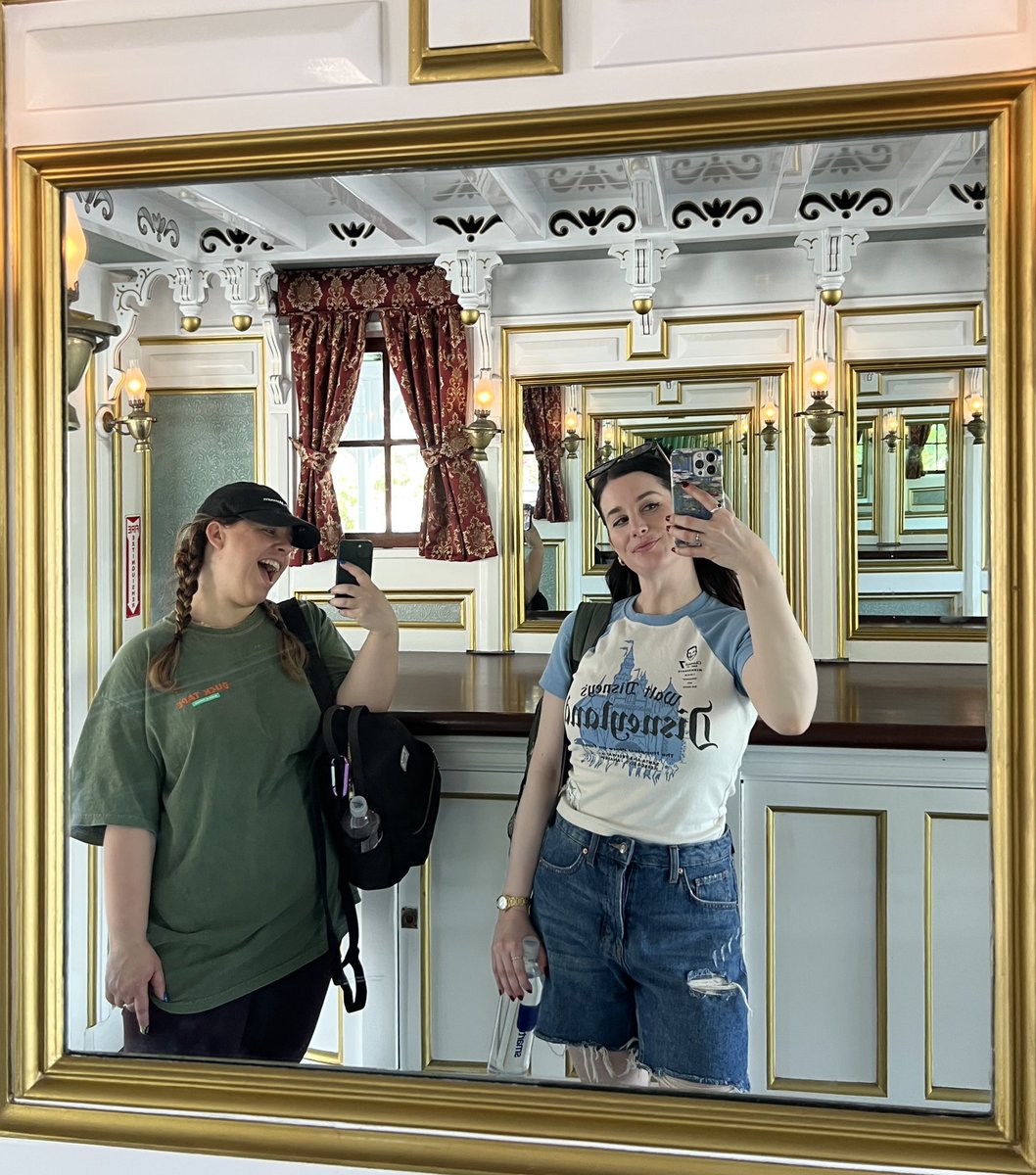 wish i was at disneyland with bestie riding the mark twain right now instead of going to my job