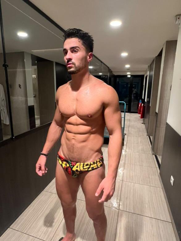 flex_uri's tweet image. What’s your biggest fantasy #NSFW #OnlyFans #MaleModel #ThirstTrap #ForYou