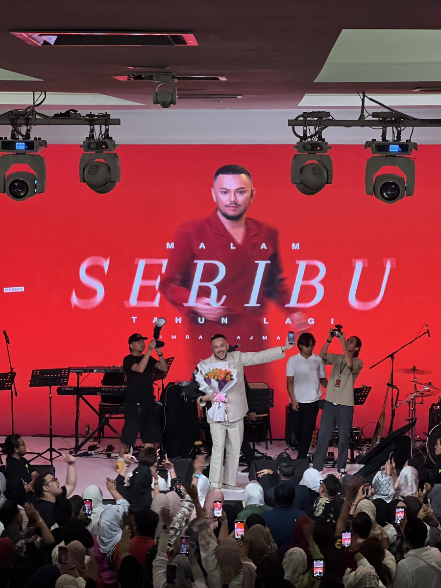 SyairizalSafiee's tweet photo. @ImranAjmain Thank you so much too for soothing and beautiful voice ever! Especially dua kali repeat seribu tahun lagi 🙏🏻🙌🏻🤲🏻🫶🏻❤️‍🔥🐦‍🔥 shoutout to producer @ELMIELMO also sebab sudi tolong misi surprise berjaya Jyeahhhhh! https://t.co/QyTLG0w4H5