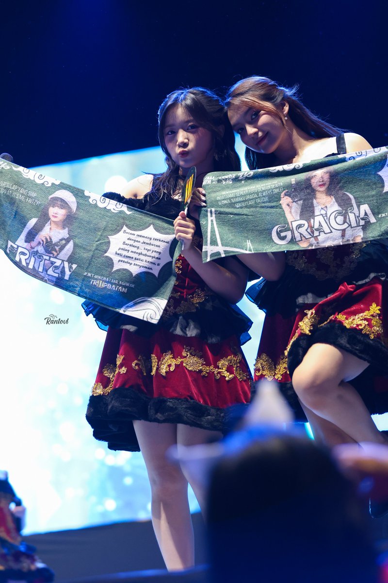 Rantovl's tweet photo. Fritzy and Captain Gracia

@RFritzy_JKT48 @S_GraciaJKT48 💫💕 https://t.co/NG3dmbKWOk