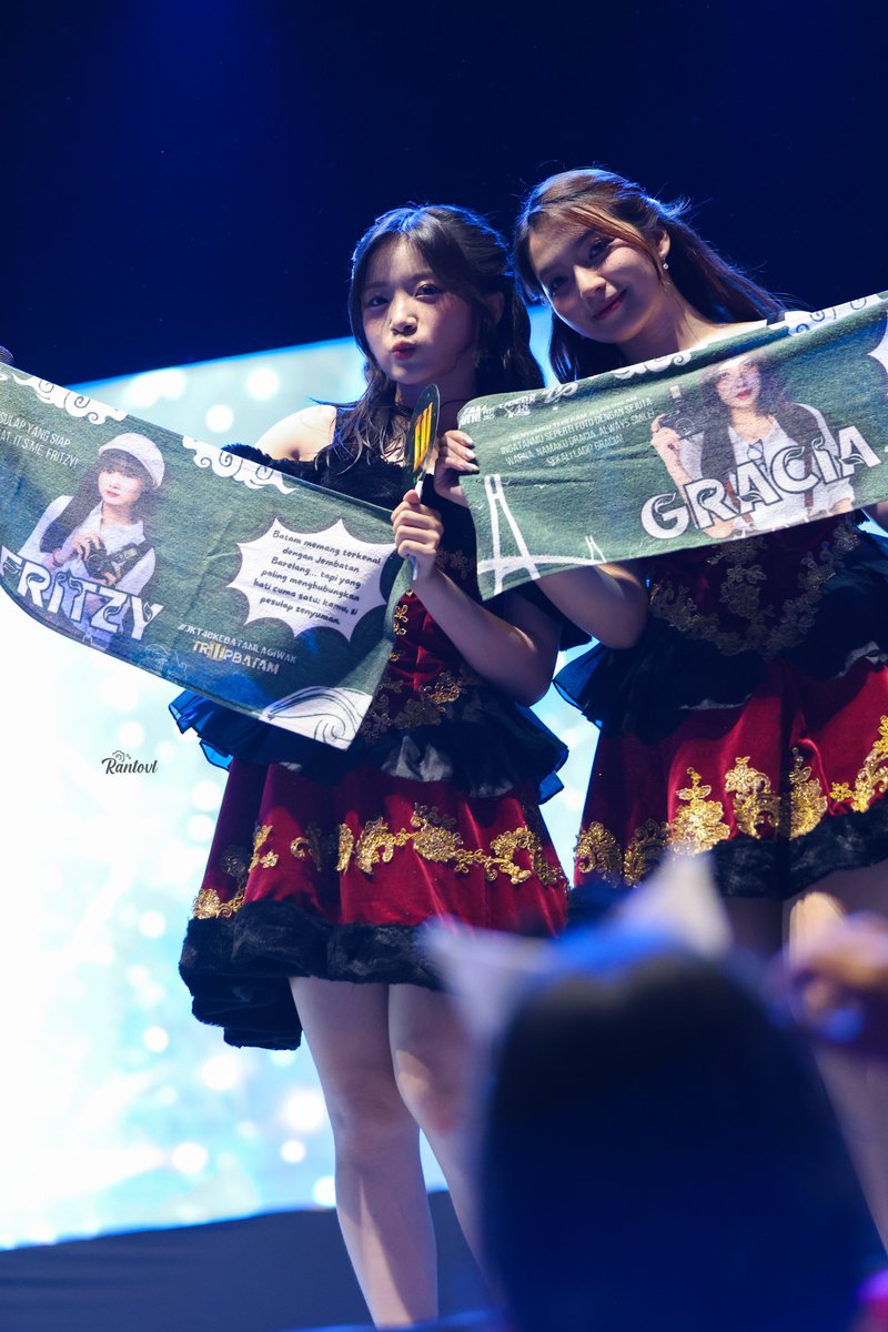 Rantovl's tweet photo. Fritzy and Captain Gracia

@RFritzy_JKT48 @S_GraciaJKT48 💫💕 https://t.co/NG3dmbKWOk