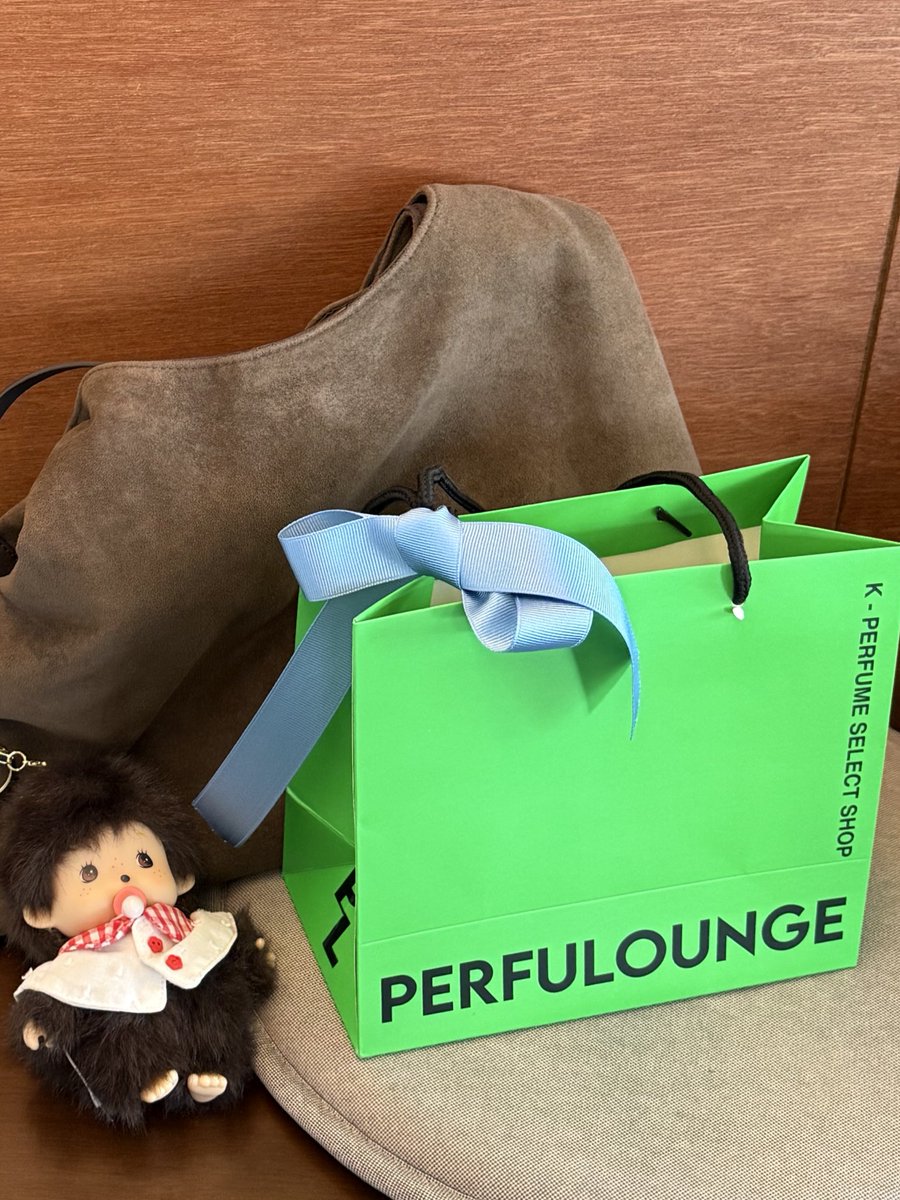 ikiteteerai_lk's tweet photo. ホンデの香水セレクトショップ良すぎたから共有🫶🏻
インスタで見てて気にはなってたんやけど、
ｿｳﾙﾊﾝｶﾞﾝの香りとか、ﾒﾛﾝﾊﾟﾝの香りとか、珍しくて素敵な香りの香水いっぱいで楽しかった🥹
わしは살냄새（肌の香り）の香水に一目惚れして購入❣️❣️❣️ https://t.co/hN5q5Mvpij