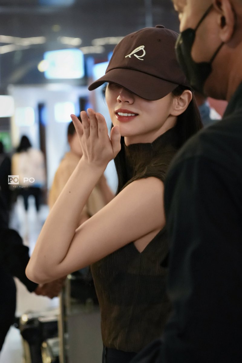 jaeyisslave's tweet photo. She's leaving Indonesia and she's serving the body tea🤌🏻 I reapeat! She's leaving Indonesia and she's serving the body tea🤌🏻 😳 https://t.co/GgwTVH41JF