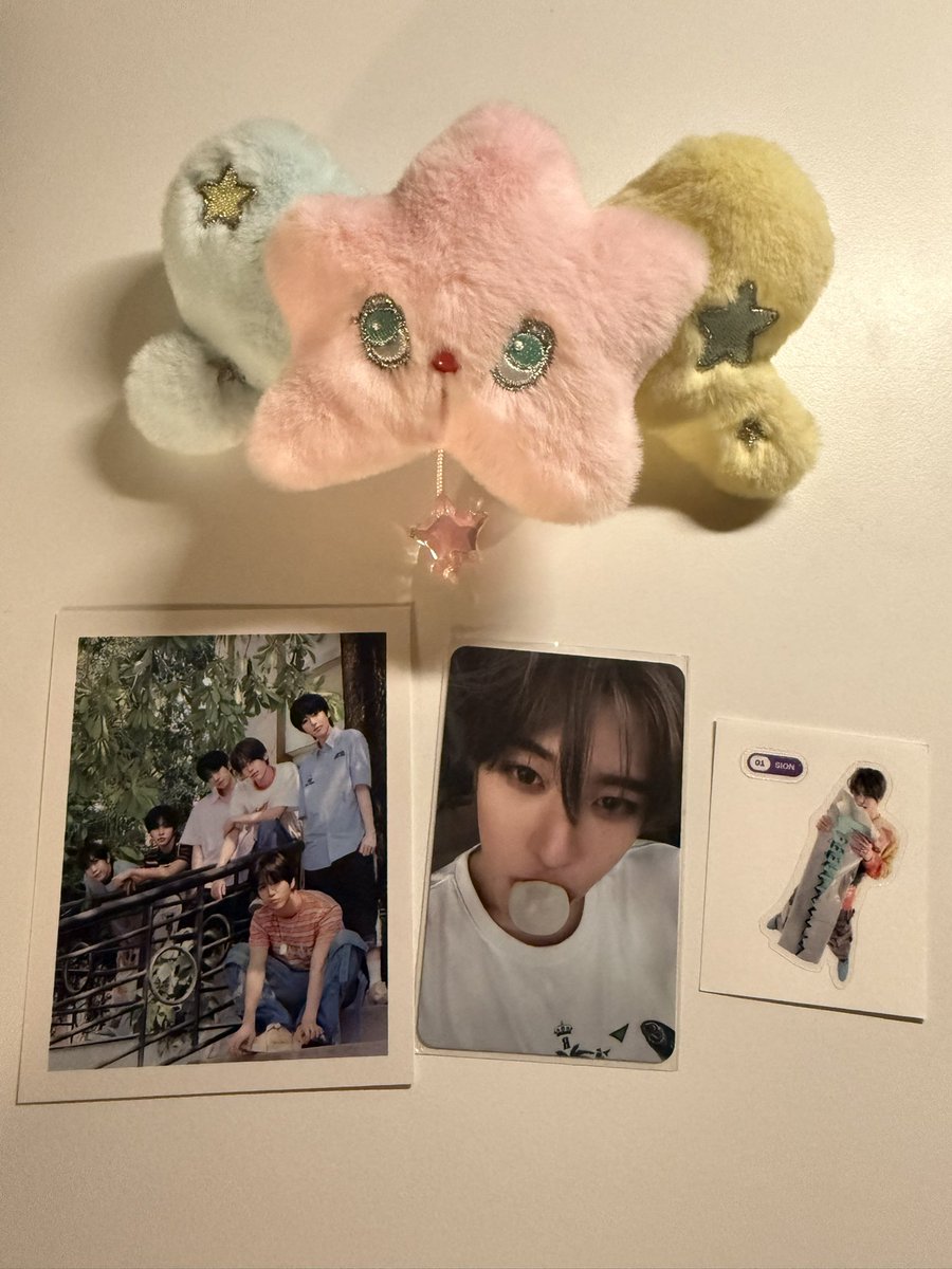 엔시티위시 팝츄 양도 
포카 확인 차 개봉 후 전시만 했어요
풀세트 3.2 + 반택 0.2

엔시티위시 팝츄 위츄 시온 리쿠 유우시 재희 료 사쿠야
nct wish wichu WICHU poppop NCT WISH