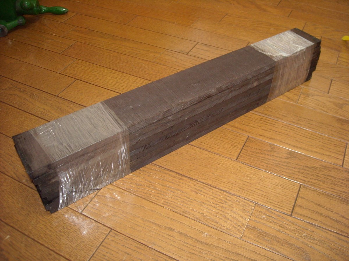 エボニー買いました。幅は狭いですが厚みは１０ミリとクラシックには良いです。元が７ミリとかだとちょっと薄い。鉄弦にはいいけど・・