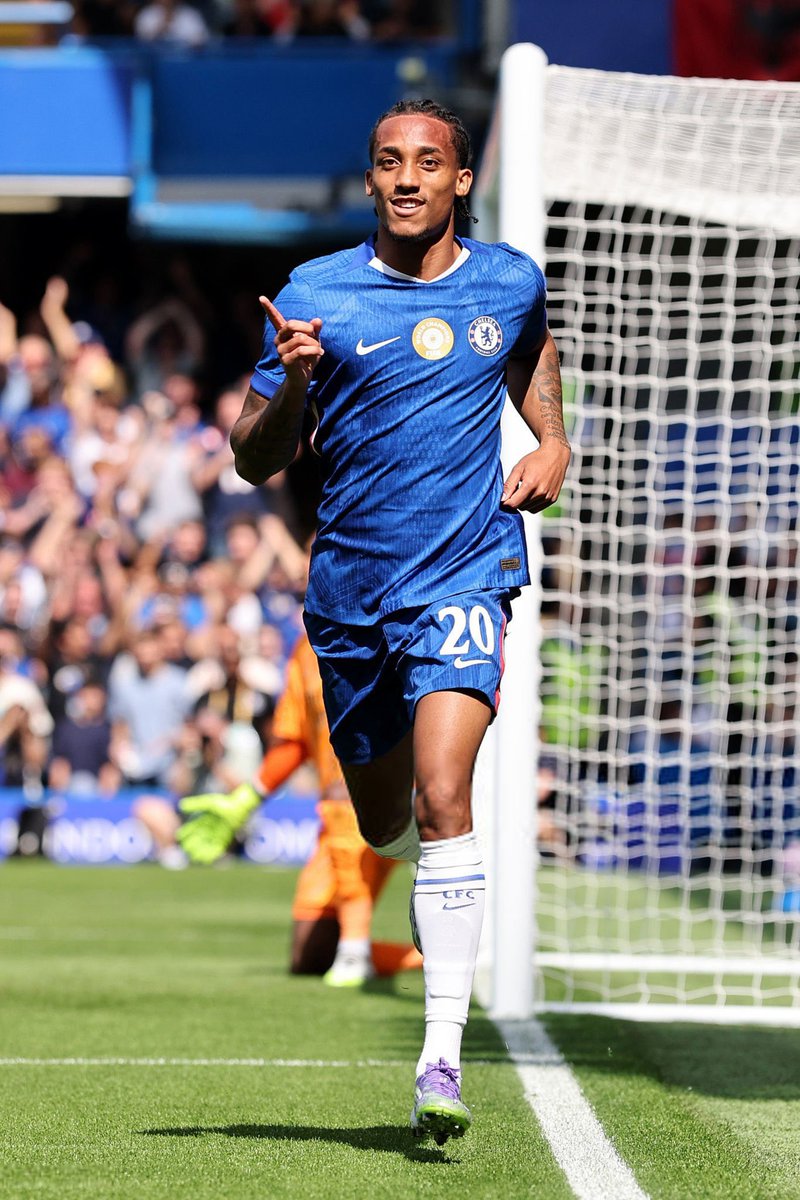 R9 x Ronaldinho in one pic!!!!! JP <a href="/ChelseaFC/">Chelsea FC</a>