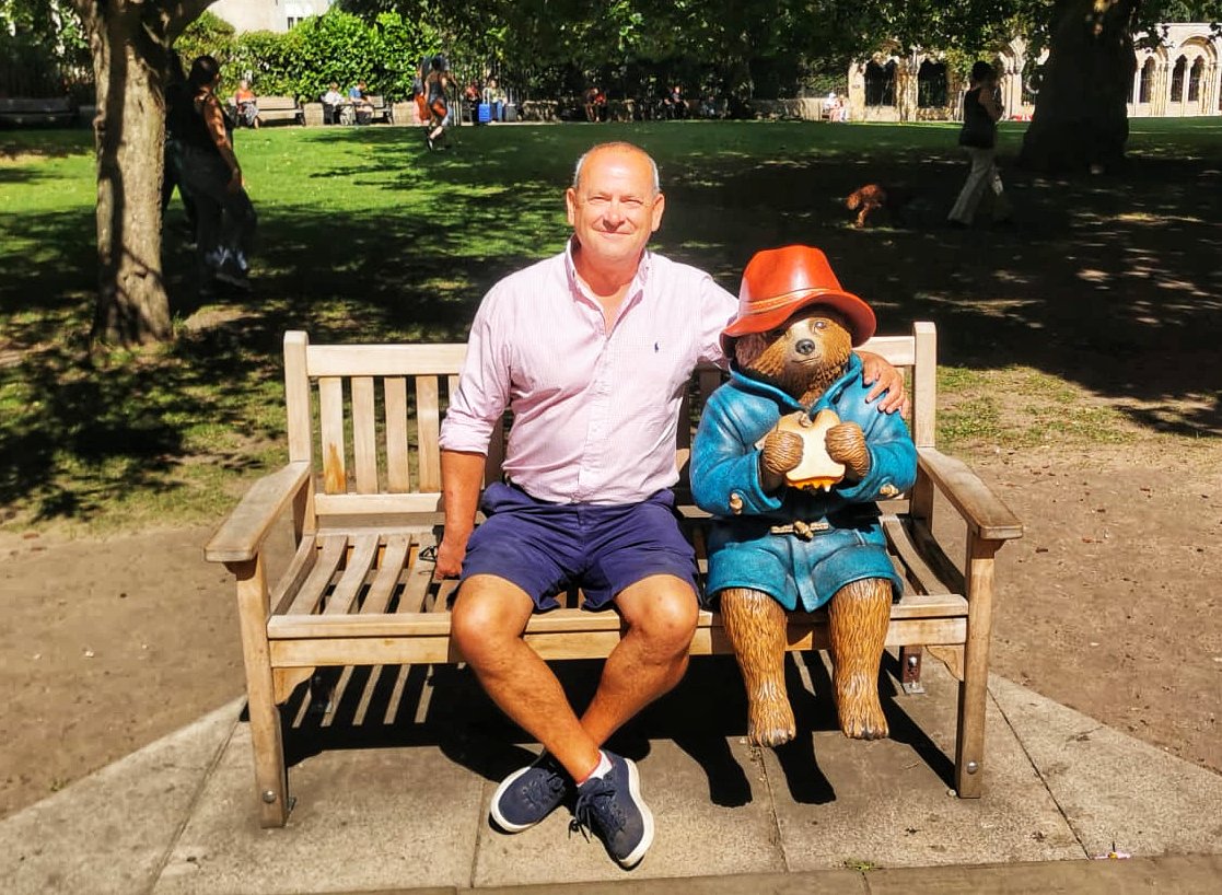 MyFaveBench's tweet photo. Met up with a mate in #York this morning, still wouldn't share his sandwich though 😊
Paddington bear #BenchFans #Pewwithaview #Yorkshire #BenchLove https://t.co/oaUHN4yRuP