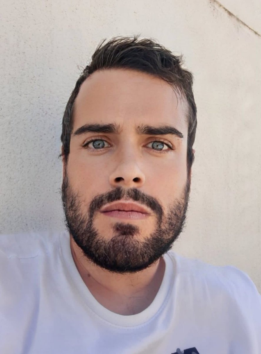 Por denunciar el Holocausto de Gaza, mi cuenta está muriendo.
Eliminaron 10 mil seguidores en los últimos meses y mucha gente no puede interactuar conmigo.
Pese a todo, seguiré denunciando el Genocidio a cara descubierta, con el riesgo que conlleva, hasta que me despachen.🇵🇸