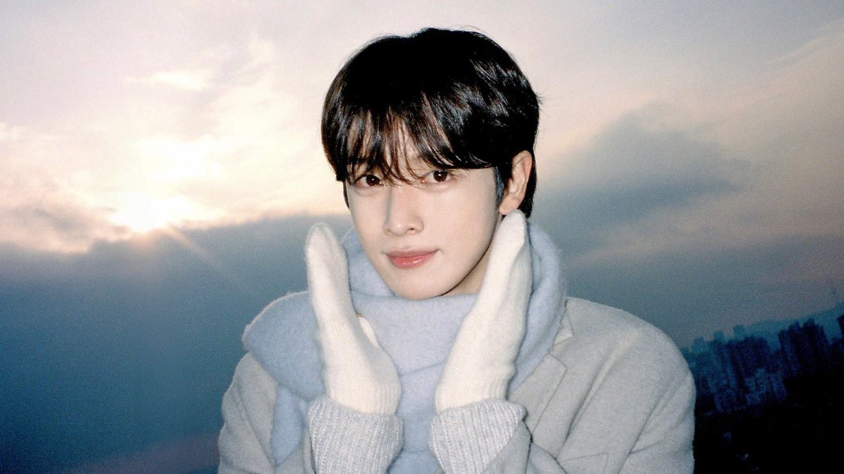 내천사~~~덕분에차가운겨울에도무더운여름에도내곁을지키는숑사람이벌써 200만이라니! 따뜻한위로가되고싶다는너의예쁜마음씨가여전히 많은사람에게 큰힘 되고있는거알지???!! 녹지않는눈사람을 선물해줘서 고마워! 내소중한성찬이야 200만축하해! 잘장~~~~사랑행💕