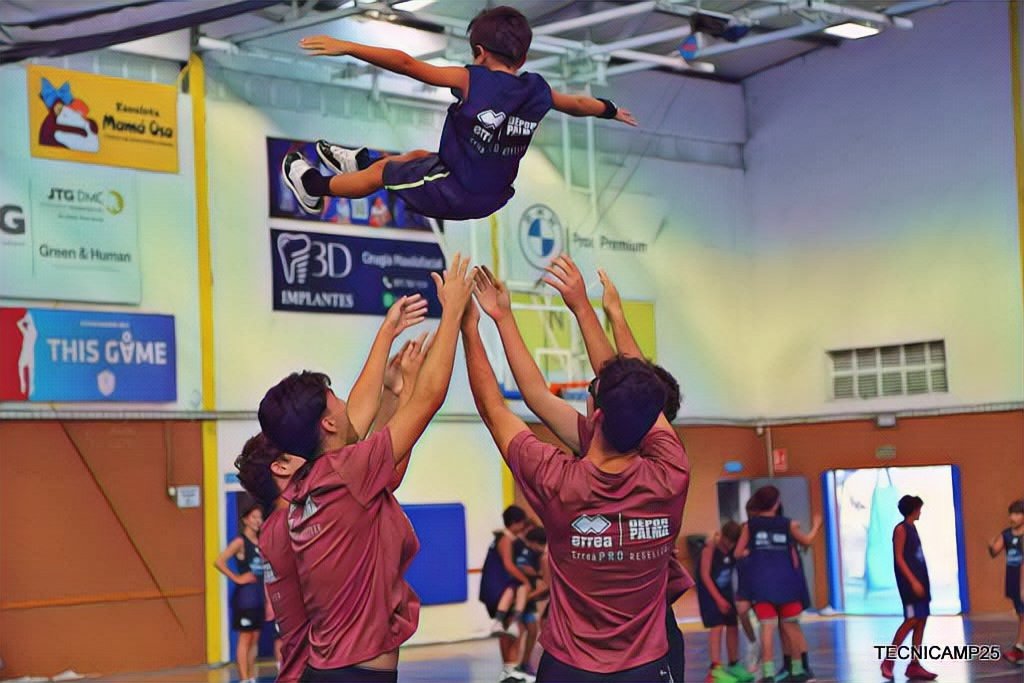 tecnicamp's tweet image. Día 10: Hemos despedido Tecnicamp25 por todo lo alto, con diversión y sobre todo ¡baloncesto! GRACIAS a todos los campistas, familias, entrenadores, colaboradores y patrocinadores por hacer posible una edición tan especial. Sin vuestro apoyo y energía, nada de esto sería igual.