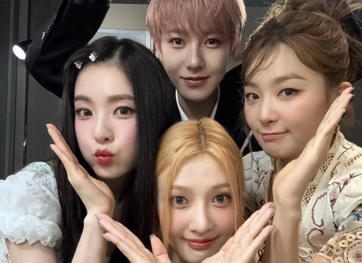 luodinz's tweet image. младшая сестренка со своими онни