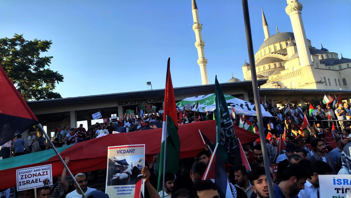 Büyük komutan Ebu Ubeyde'nin, Gazzeli kardeşlerimizin ahiret gününde hasımları olmamak için geldik, sonuna kadar kardeşlerimizin yanındayız.
#GazzeyeİnsaniKoridor #Ankara
