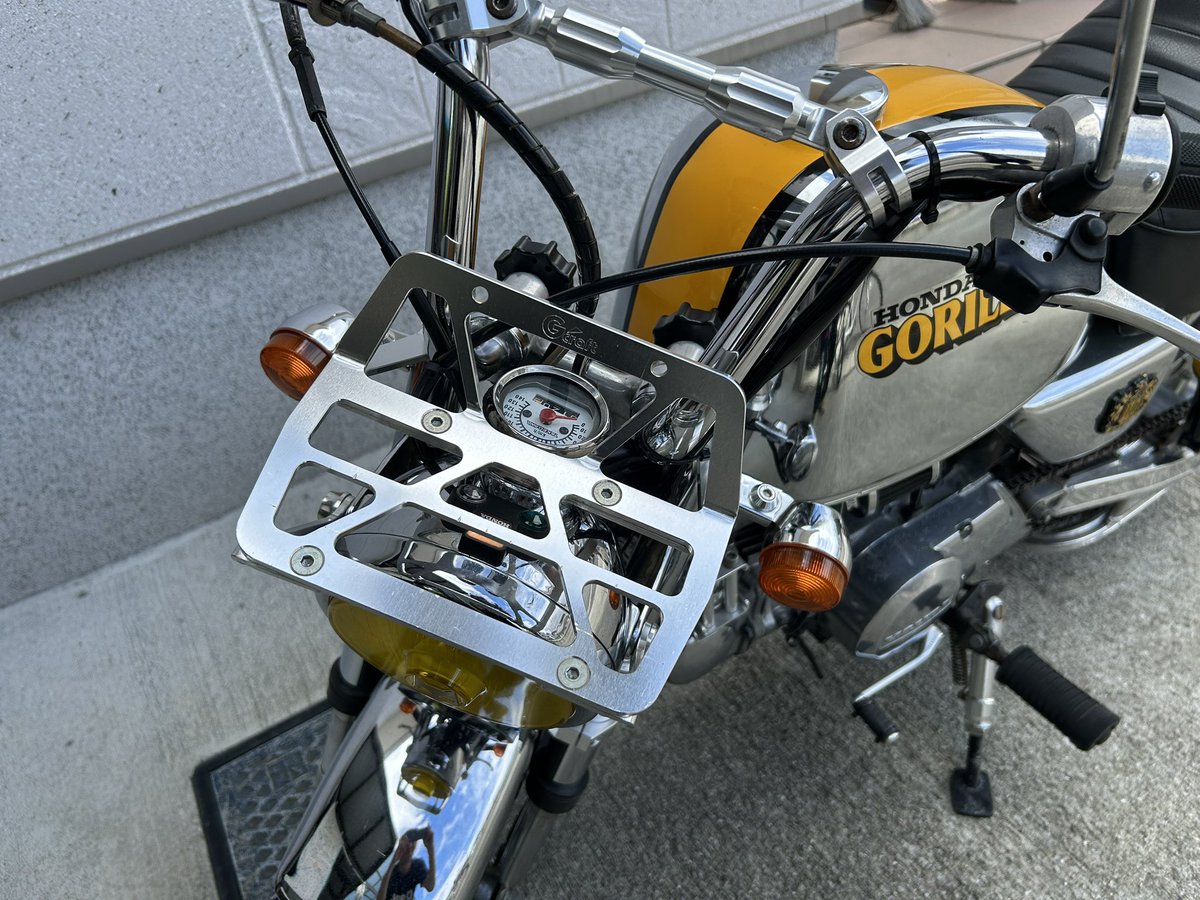 Bee036Style's tweet photo. モンキー　ゴリラ仕様　売ります
2003年のモンキーです。
その他純正パーツ国内メーカー品で組んであります。
エンジン調子良いです。90kmは出ます。
悪い所はタンクに小エクボあります。他、大きな傷はありません。
ガレージ保管で今でも大切に乗っています。
気になる方は気軽に連絡下さい。 https://t.co/hy3lPdKOPz