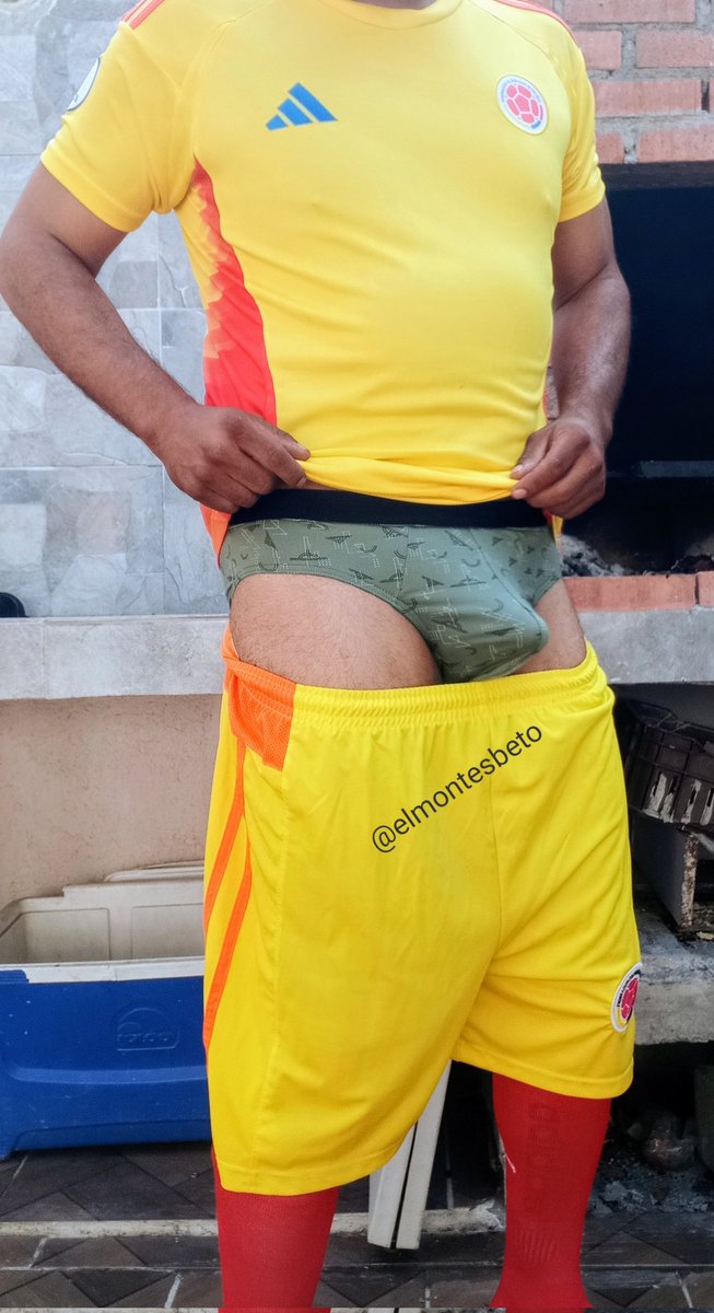 Elmontesbeto's tweet photo. Inche calor 🥵🥴, presiento q quedará con mucha esencia mía hoy, me lo quitas cuando acabe de jugar 😏? https://t.co/PyLoMIPa0Q