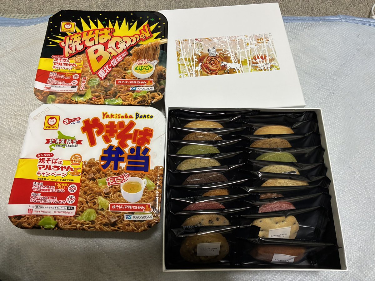 相方さんからプレゼントもらいました〜！
焼きそばは地域限定でこちらでは買えないので、めっちゃ貴重なので楽しみです！
焼き菓子の方もめっちゃ美味しそうで幸せです！ #FF14