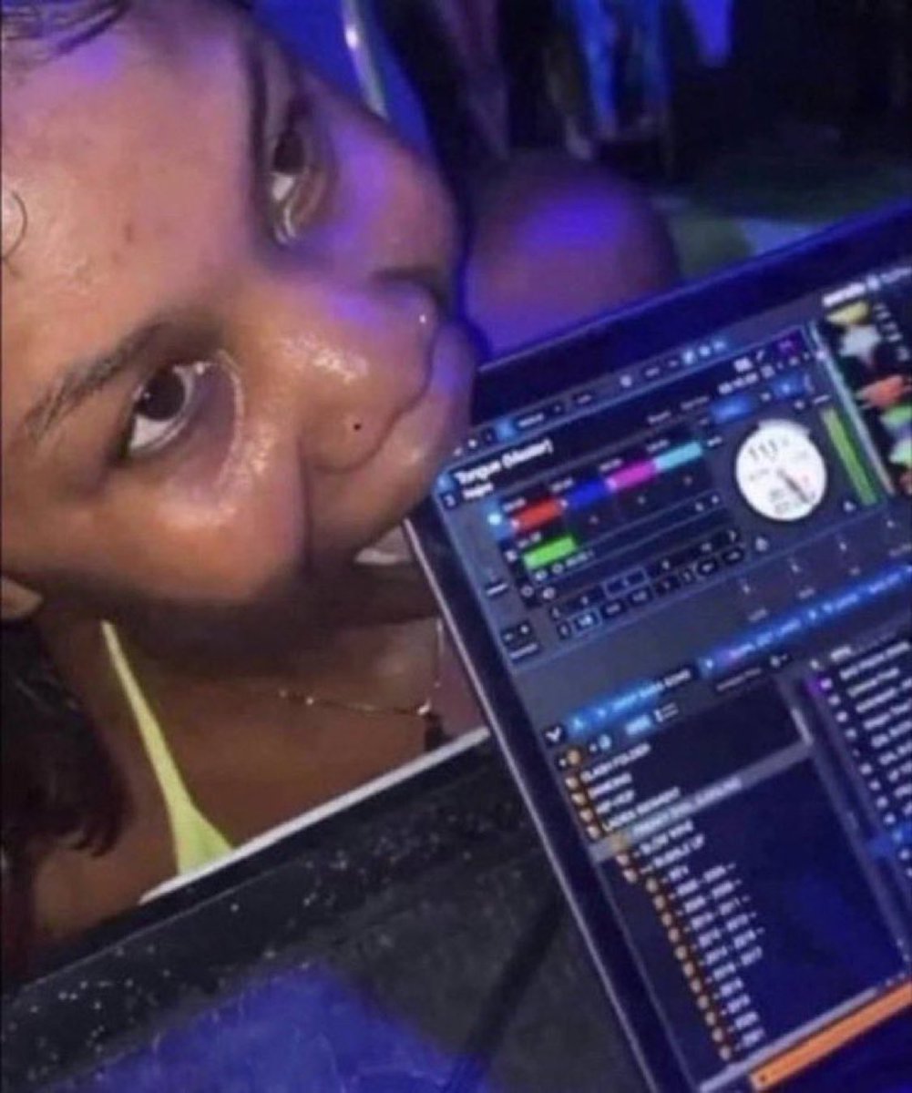amaranterafs's tweet photo. Gente hoje tem #Domingo #In #haole com aqueles dj’s lá.
Mulher e gays free
Homem e sapatonas: 10reais https://t.co/TYFzZPofc6