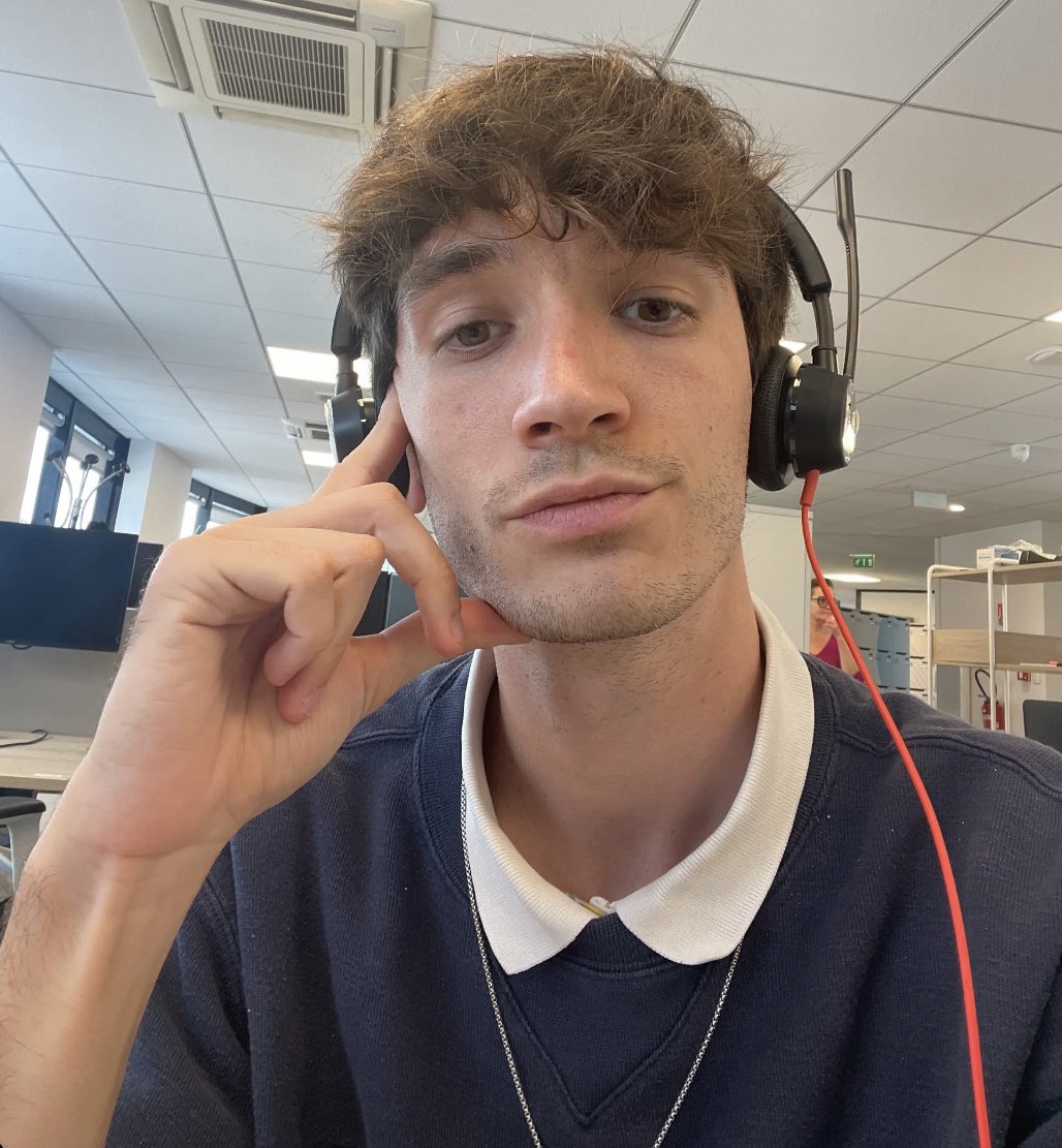 arturito 🦈 tweet media