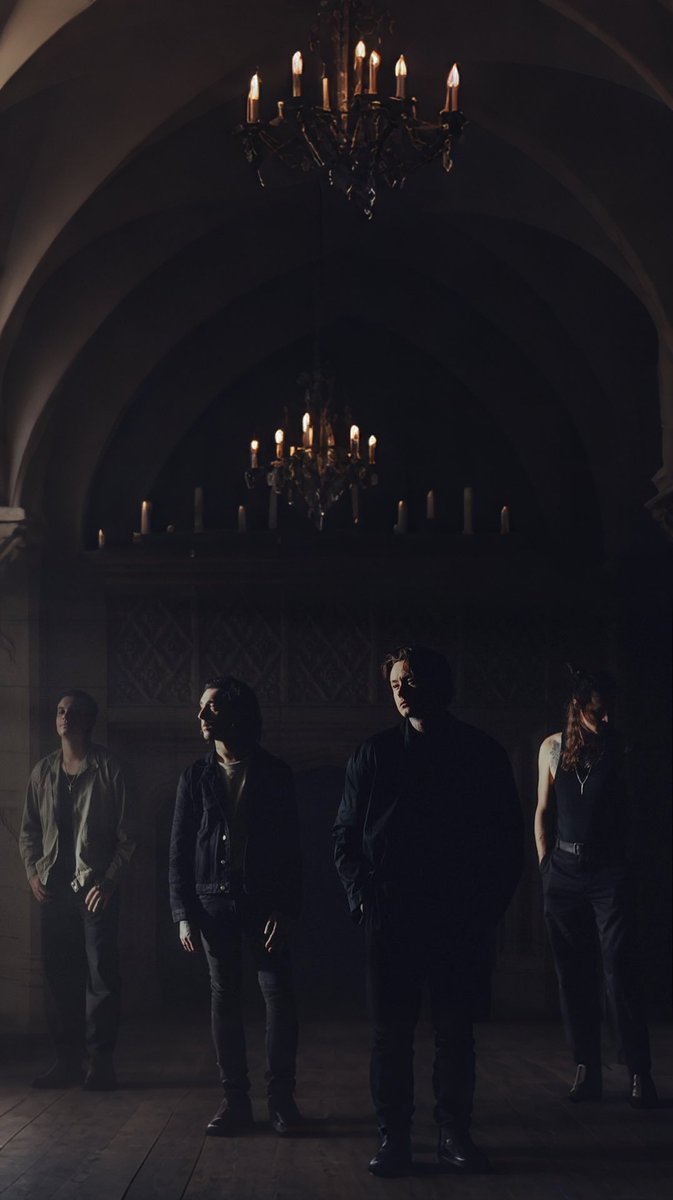 emophantomxiii's tweet photo. bad omens + spooky background https://t.co/RxTB7fNCyN
