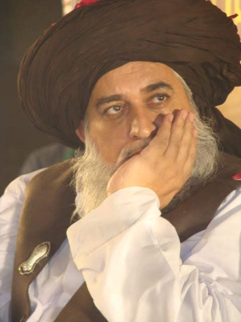 ایک مرد مجاہد نے فرمایا تھا کہ گل مسجد دیاں سپیکراں تک نئی رہنی 
 گل ودھ گئی ہے
#سرمایہ_زیست