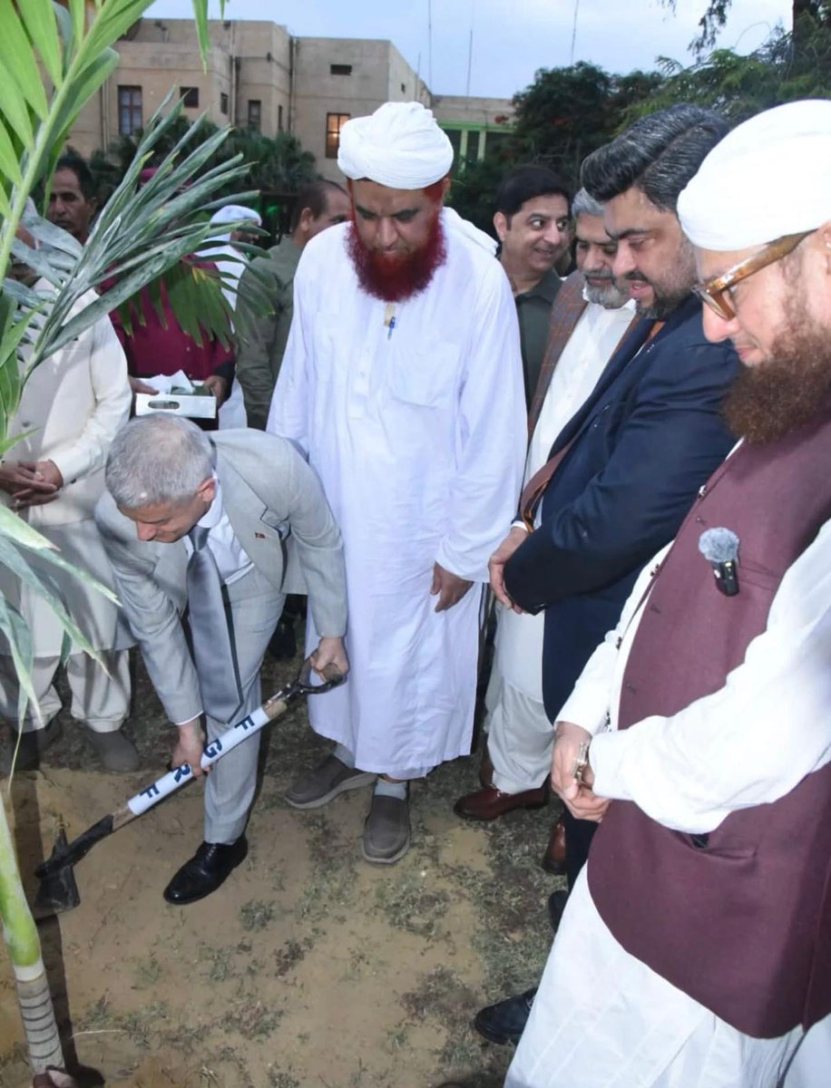 TC_KarachiBK's tweet photo. Delighted to participate in the tree planting drive organized by Hon Governor Sindh, by brother M. Kamran Khan Tessori and the civil society organization FPGR, and to plant a tree on behalf of our country.

#GreenerPakistan #ClimateChange #Environment https://t.co/Pr29tXZWJh
