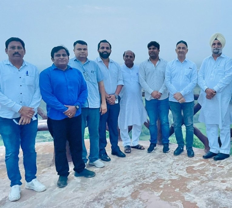 kumar_loth's tweet image. दिल्ली प्रदेश कांग्रेस के प्रभारी एवं मंगलौर विधानसभा से विधायक आदरणीय काजी निज़ामुद्दीन जी Qazi Nizamuddin जी को जन्मदिन की हार्दिक शुभकामनाएं व बधाई।
ईश्वर से मैं आपके उत्तम स्वास्थ्य व लम्बी उम्र की कामना करता हूँ। 🎂🌹🙏