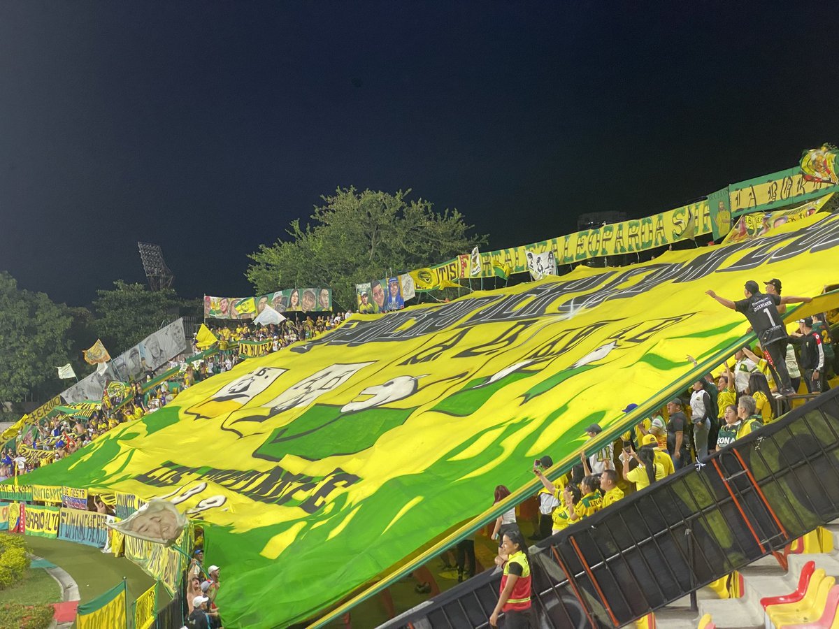 GobdeSantander's tweet photo. 💚💛 ¡El Consejo Departamental de Juventudes celebró a todo pulmón el triunfo del Leopardo! 🏆⚽

Porque la pasión del fútbol nos une, fortalece nuestros valores y aviva el orgullo de ser santandereanos. 🔥🙌

#OrgulloSantandereano #JuventudSantander #Leopardo #CDJSantander https://t.co/r8y6R6fxcV