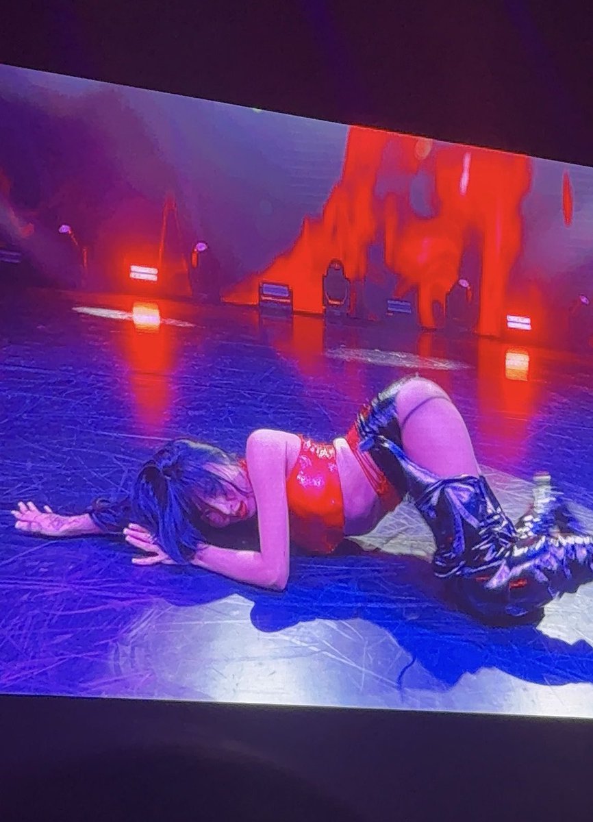 Shh Wheein                                Toxic Hwasa
                                      
                                     ❤️‍🔥

                        on the big screen