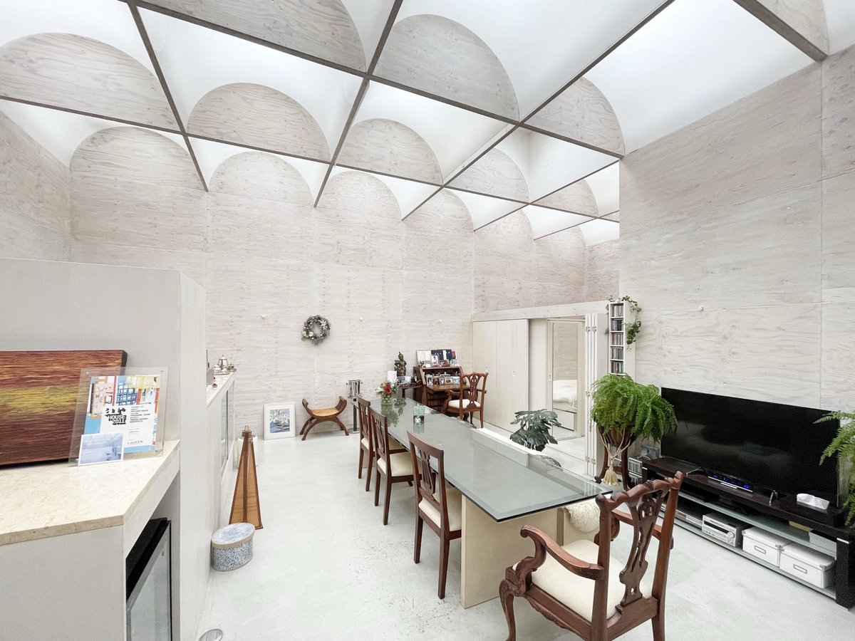 弊社で設計を手がけました、
Daylight House（2011竣工）が、
TBS 8/10 日曜 深夜1:28放送
あの家、どんな人がすんでいるの？名探偵ホームズ
に出ます。このあとすぐです！