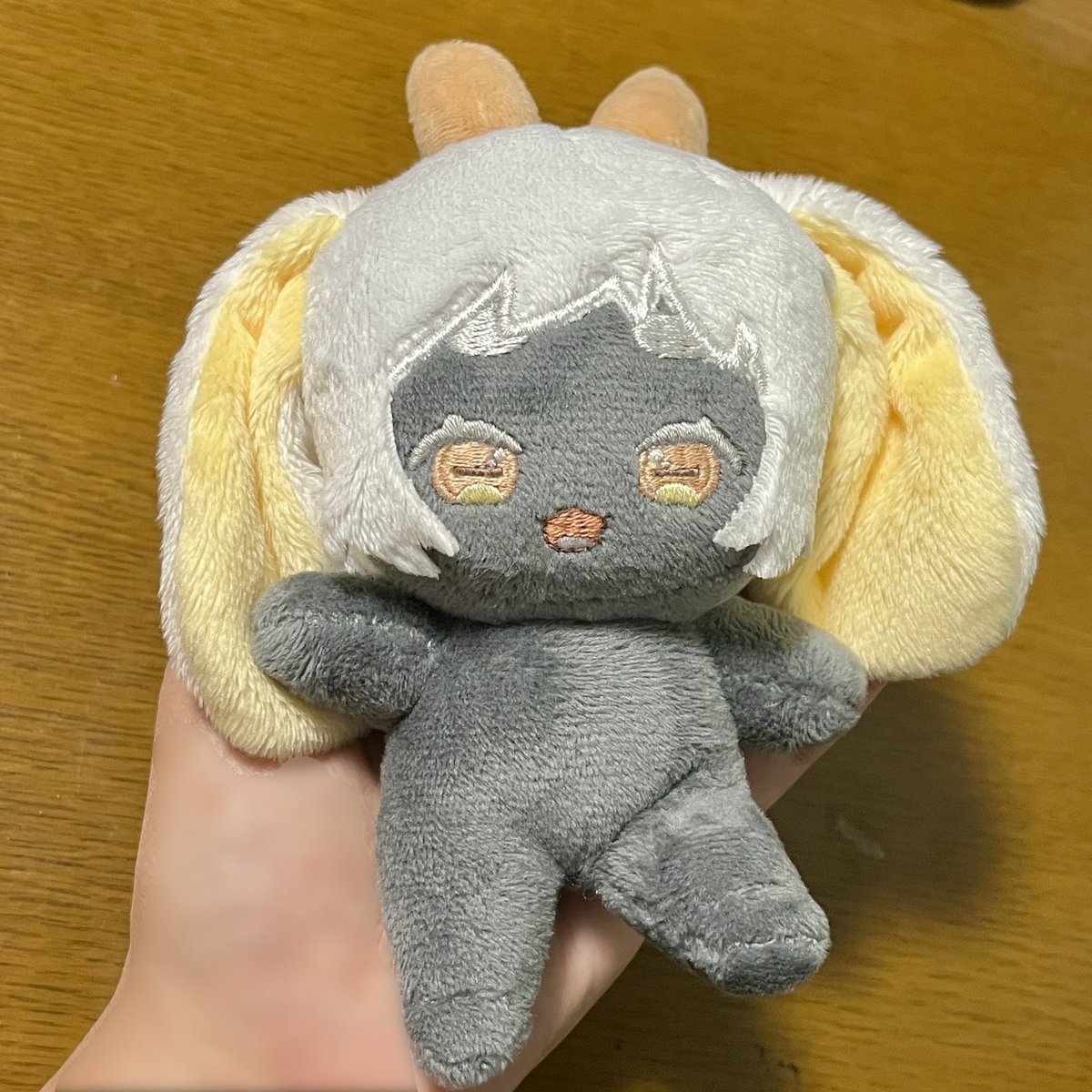 ぬい制作】自作ぬいぐるみ3体目「黒肌ヤギ」完成。骨を入れたので多少