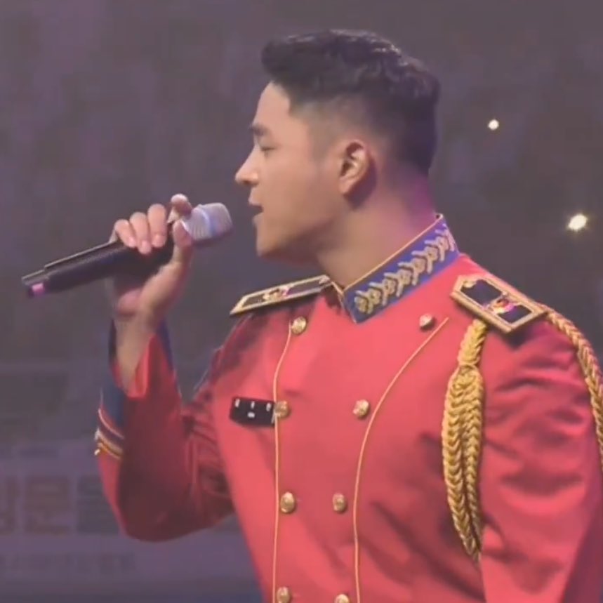 Woojin is shining like never before! I am so proud of our bear The army ...