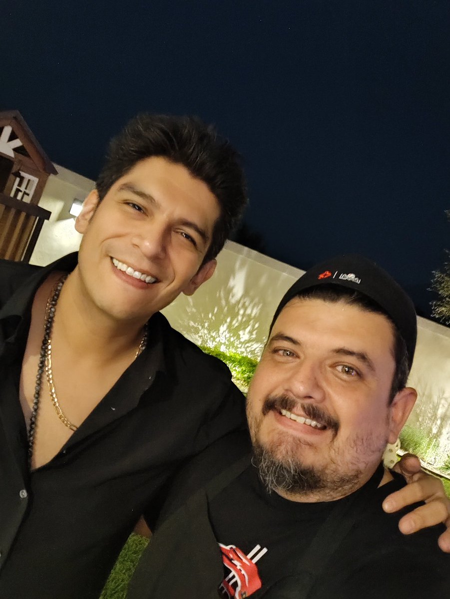 ocrato's tweet image. Tipazo, lo que le sigue muchas gracias compare por tomarte el tiempo y espero que les haya gustado la cenita jejeje saludos viejón!!! @eliasgmedina