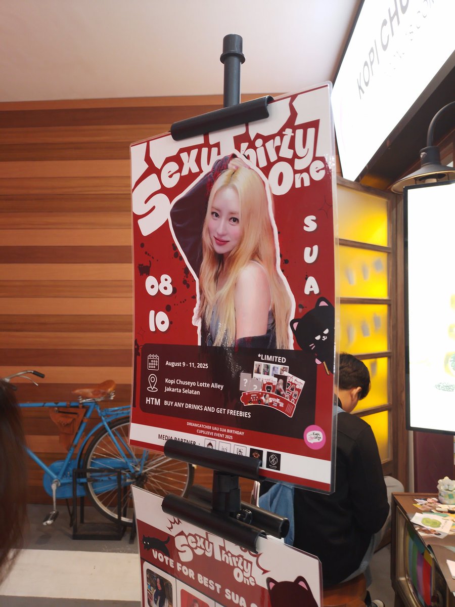 awtsuntuk's tweet photo. Tengs berats sudah mengadakan event ultah mbak sua yaaaa @darisomdut 🤗 dan special tengs untuk kak tan @HereStargazing 🥳. akhirnya aku punya printilan mbak sua dari hasil event 🫶 
#SexyThirtyOne #SuaDay #darisomdut_event https://t.co/FH1TF6Q9Dt